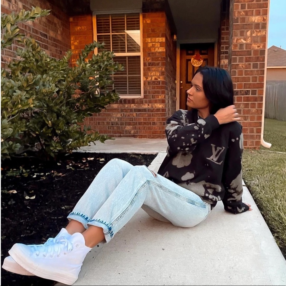 REWASHED BLEACH LV logo crew neck